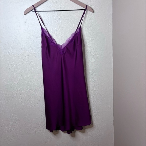 Victoria’s Secret Slip Dress With Lace Detail and Gold Hardware - Size Small 🎀 - Picture 4 of 5